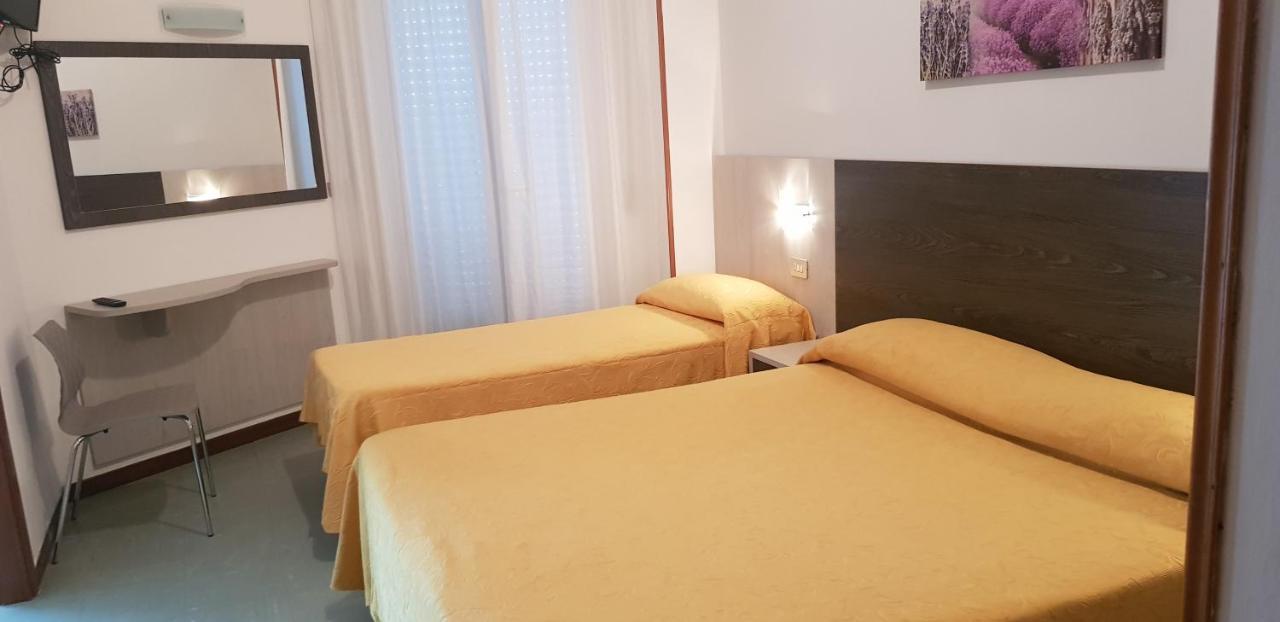Hotel Monaco - Parcheggio Incluso Min 2 Gg Milano Marittima Exterior foto